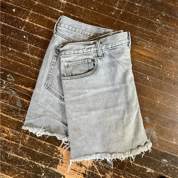 Lucky Brand Traveler High Waisted Jean Short Light Wash Gray - Picture 9 of 13